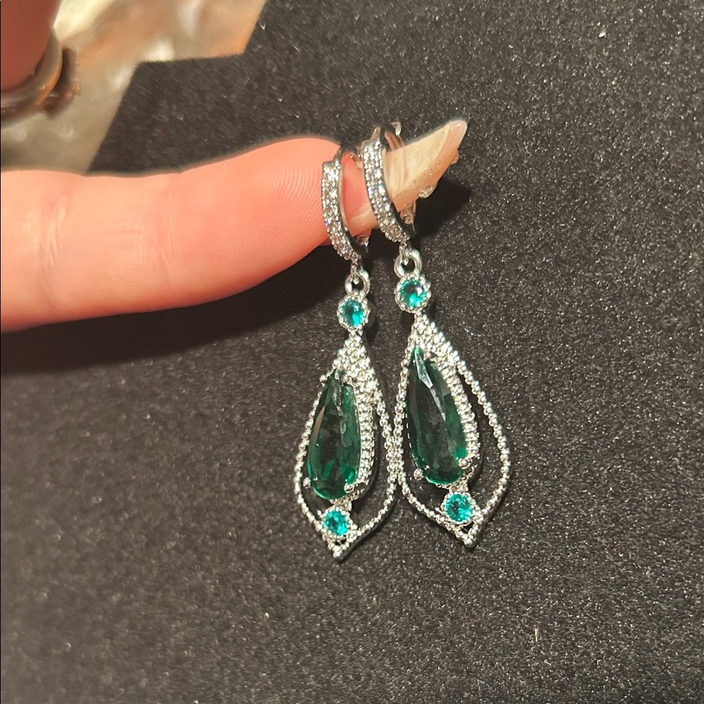 Elegant Silver and Green Teardrop Earrings - Picture 3 of 5